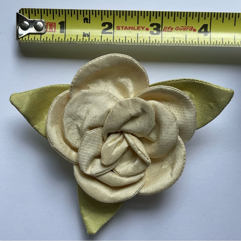 Flower Brooch Pin Easter Wedding Cream Green Silk Feminine Ladylike - Picture 5 of 6